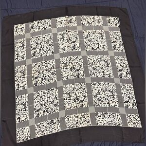 Burberry sili scarf %100 silk 34” square